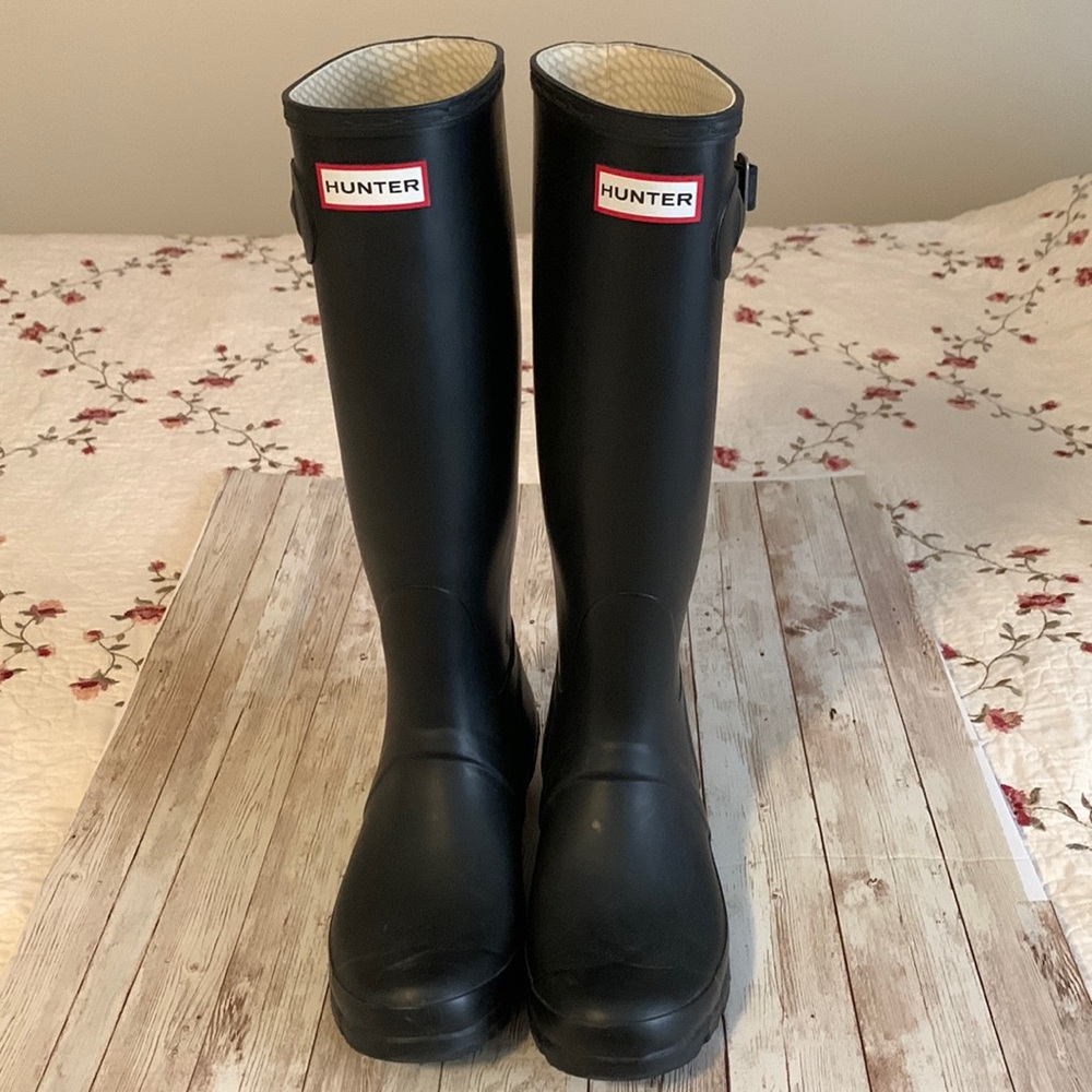 Hunter Tall  Black Rain Boots size 6/7